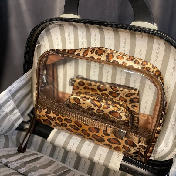 Jacki Design Pin-Up Cheetah Travel Case and Accessories - Picture 7 of 7